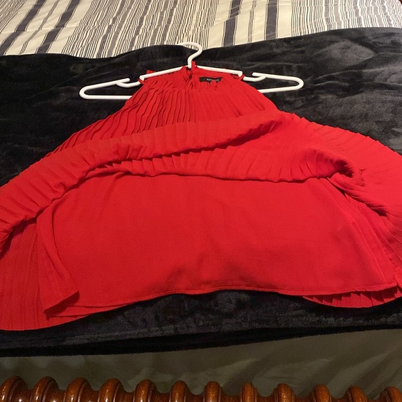 RW&CO red pleated sleeveless top - Picture 3 of 8